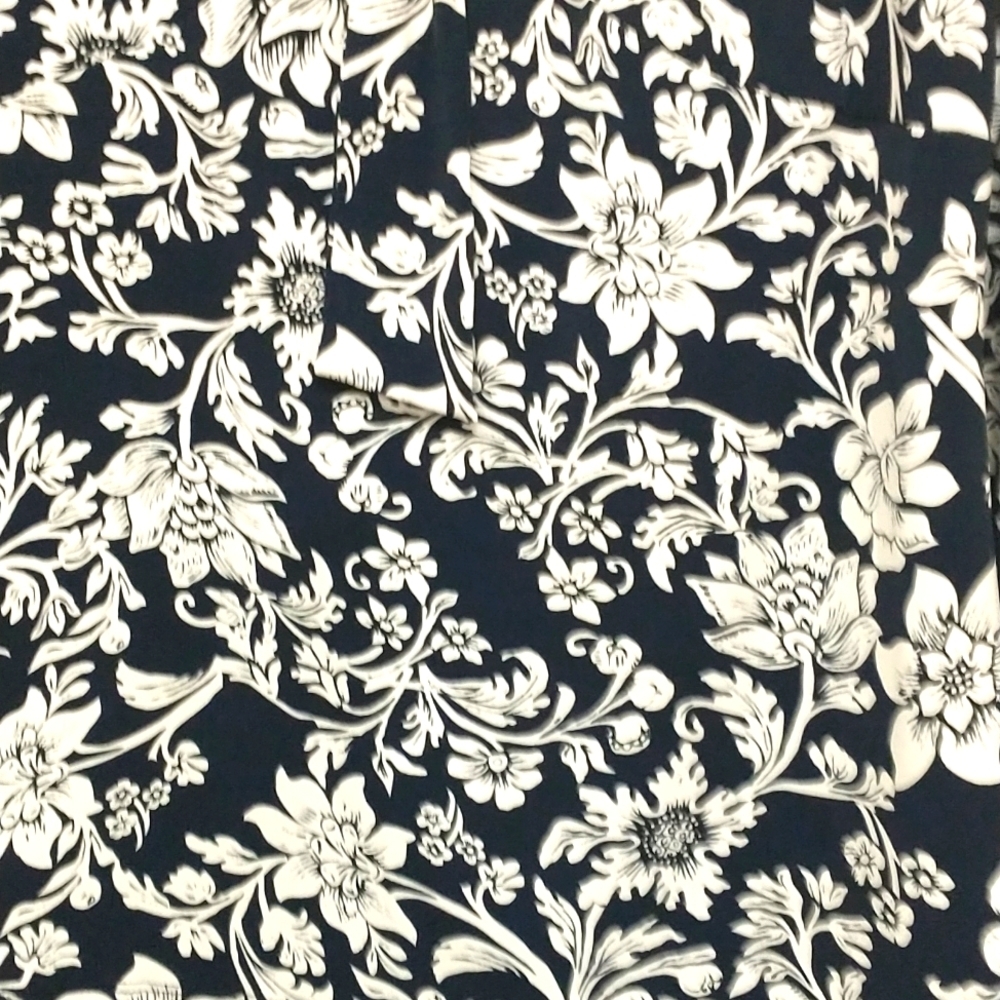 White Stag Black and White Floral Top Size L - Picture 2 of 5